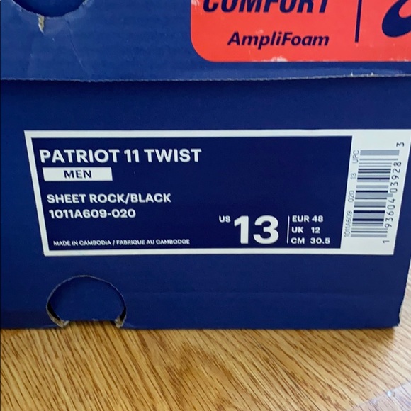 ASICS - Picture 4 of 4